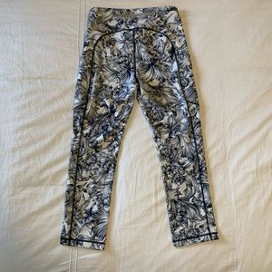 Luluemon  cropped pants